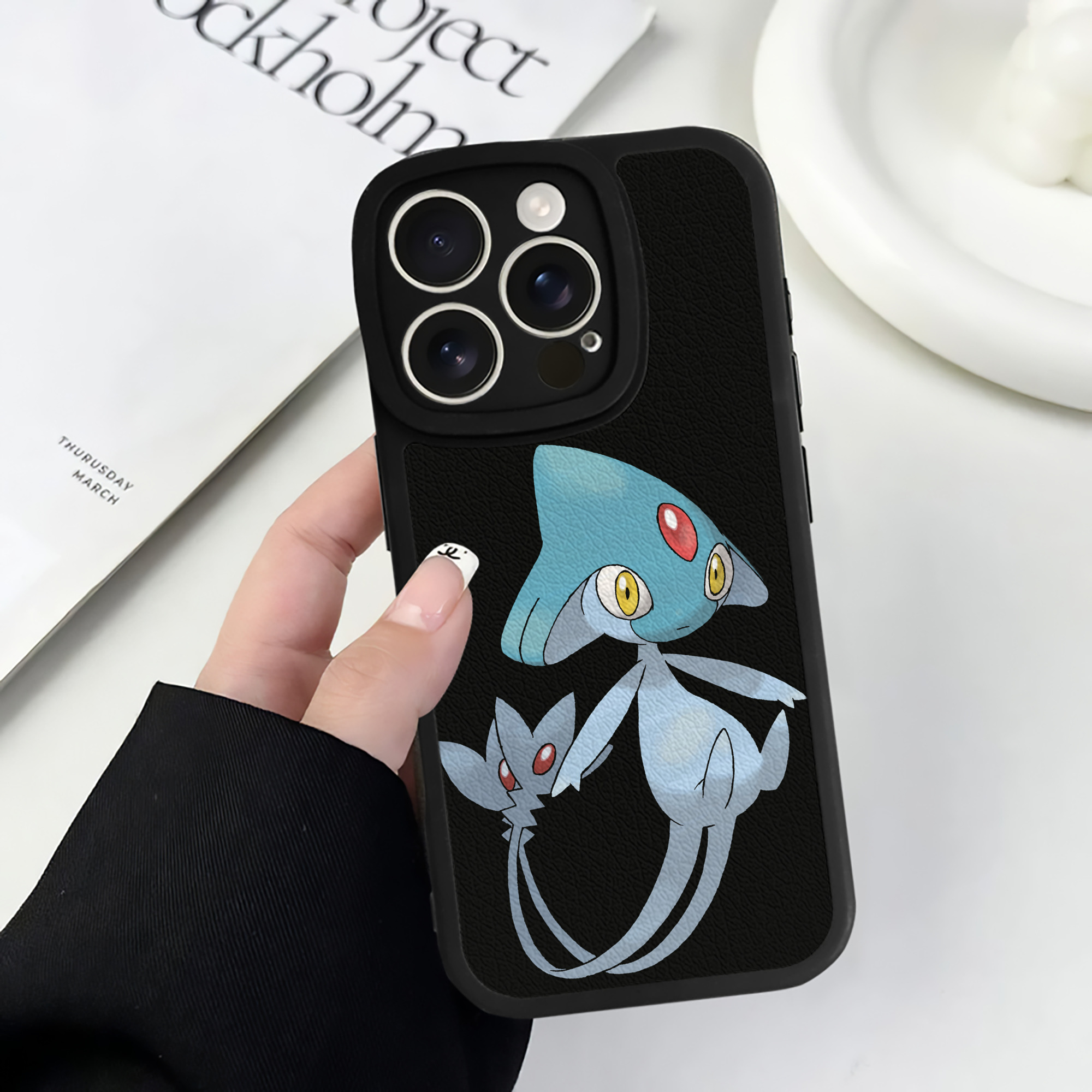 （画像用） ポケットモンスター Pokémon 【iPhone 16シリーズ対応】シリコンスマホケース（レザー調） 材質：シリコン